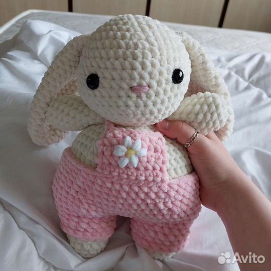 Плюшевые вязаные зайчики