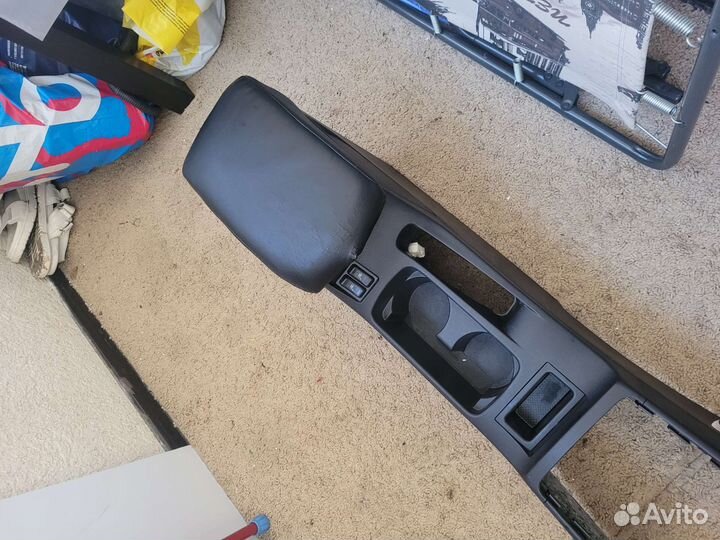 Подлокотник mitsubishi lancer 10