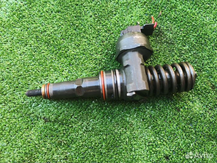 Насос форсунка audi Volkswagen 1.9 tdi 038130073AA