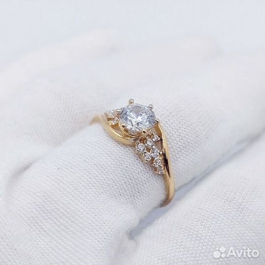 Золотое кольцо с камнем 18,5р