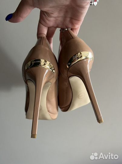 Бежевые туфли Michael Kors