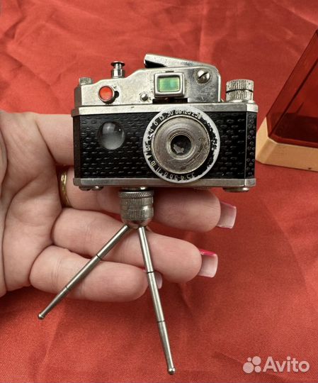 Старая Бензиновая зажигалка. Фотоаппарат