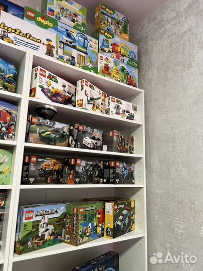 Магазин конструкторов Lego (Оригинал)