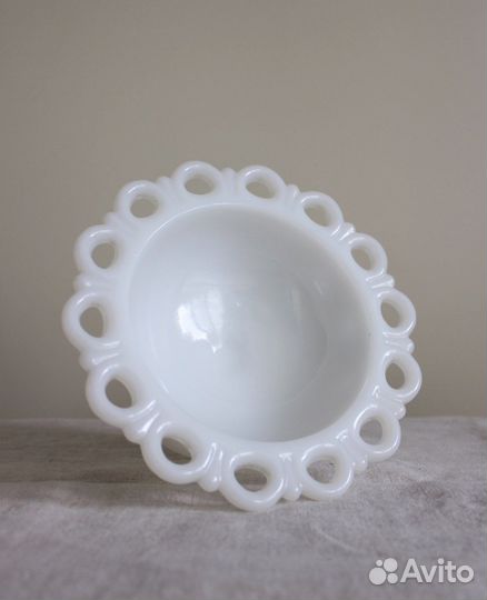 Конфетница-креманка молочное стекло. Винтаж