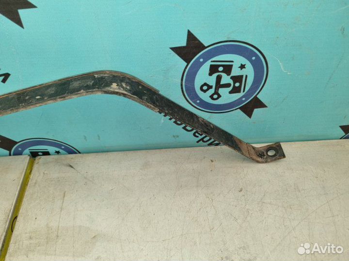 Лента крепления бензобака правая Hyundai Solaris 2