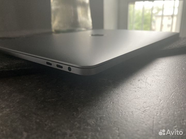 Apple MacBook Pro 13 2018 16/512/i5 как новый