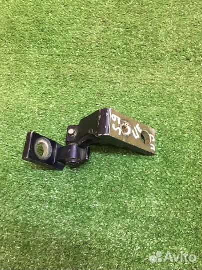 Петля задней правой двери верхняя VW Passat b5