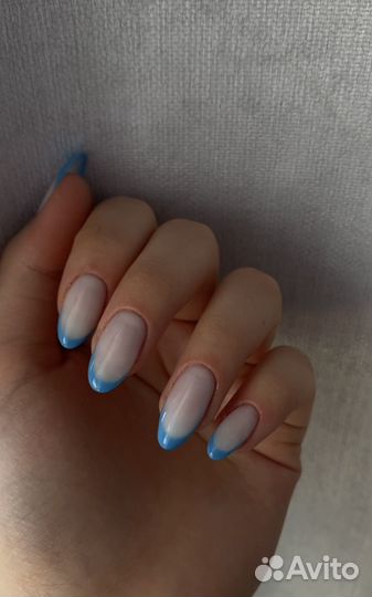 Маникюрс покрытием гель лак