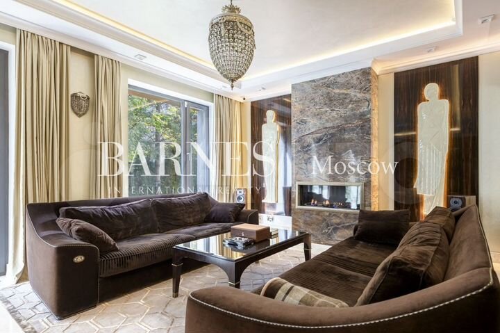 Коттедж 550 м² на участке 5 сот.