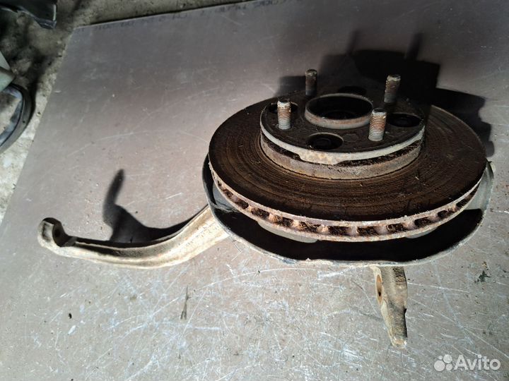 Поворотный кулак передний правый Hyundai Inspire