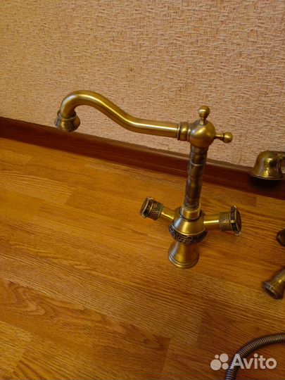 Смеситель для ванны с душем латунь