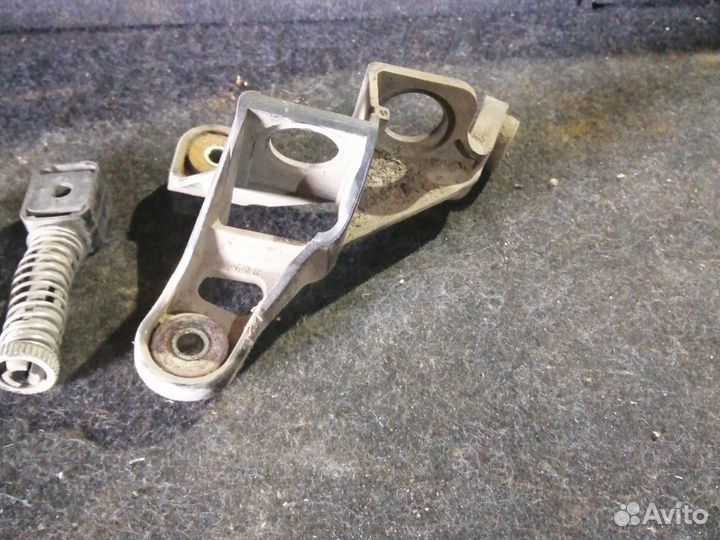 Опора крепления тросов Кпп Шкода Ауди Фольксваген