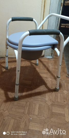 Стул -туалет для пожилых людей