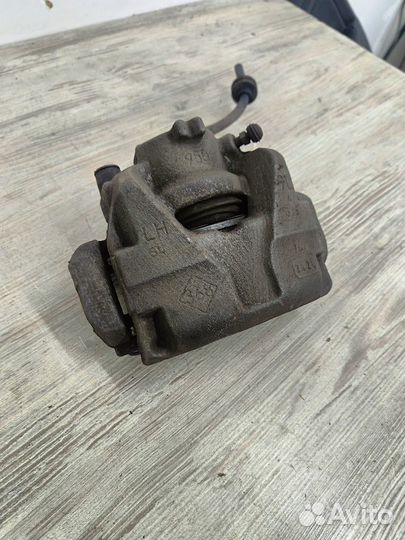 Суппорт тормозной передний левый Renault Megane 3