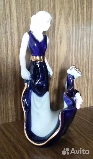 Статуэтка фарфоровая