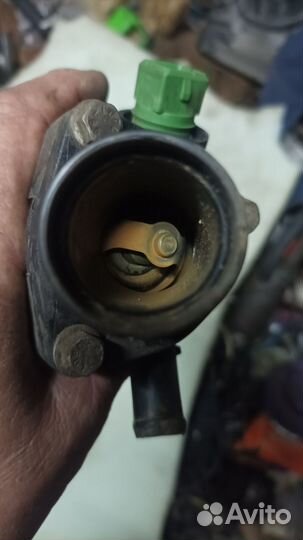 Корпус термостата f3r и клапан холостого хода