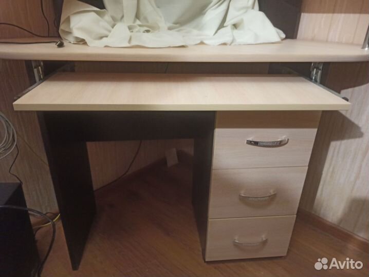 Рабочий стол, компьютерный стол угловой