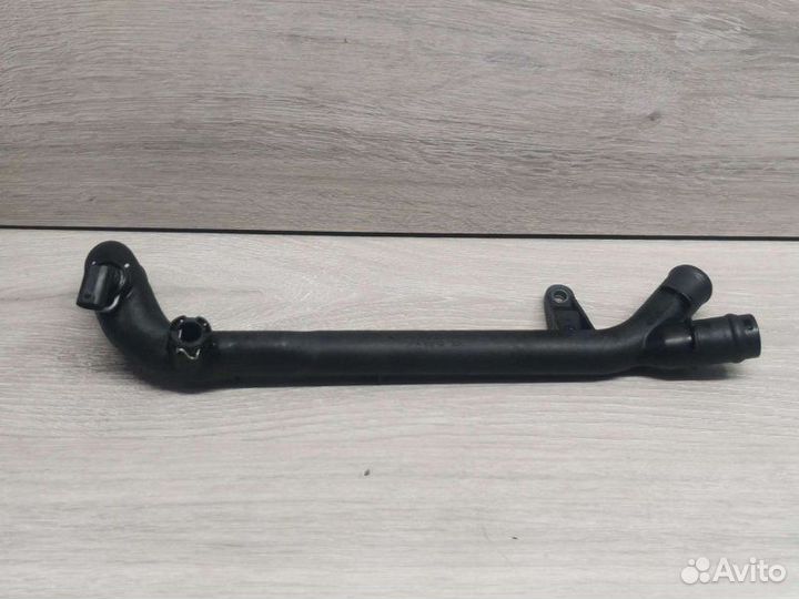 Патрубок системы охлаждения Mercedes M271