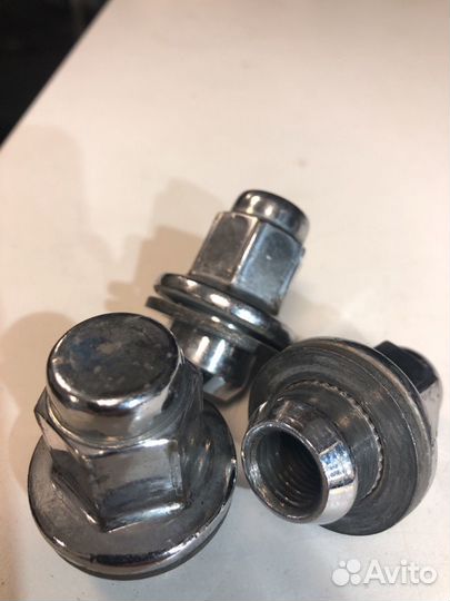 Гайка на колесо Toyota Land Cruiser и Lexus