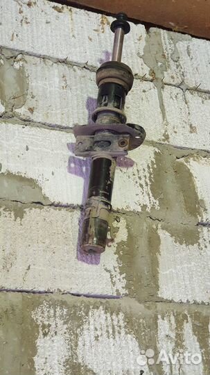 Амортизатор на Volkswagen Polo