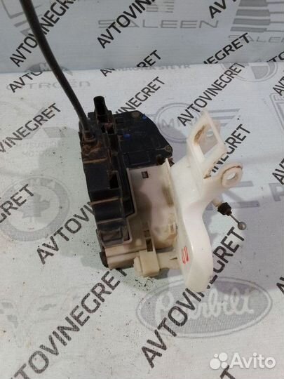 Замок двери передний правый Kia Ceed 1 ED