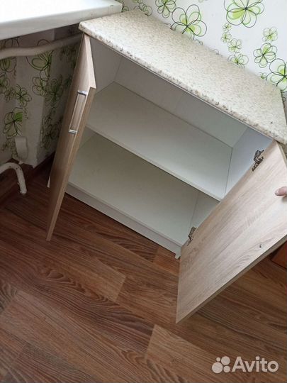 Кухонный стол