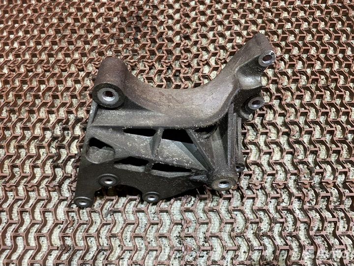 Кронштейн гидроусилителя С-Сrosser