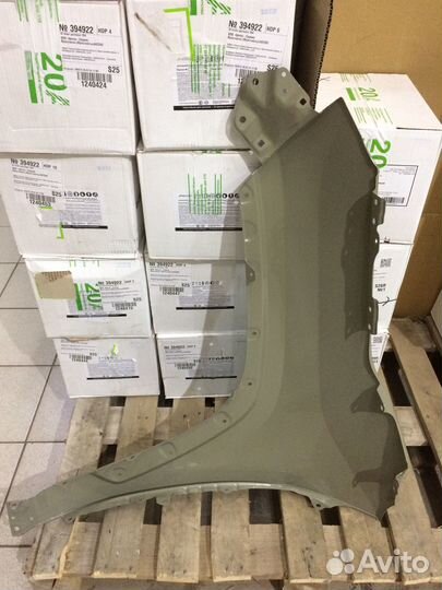 Крыло переднее правое