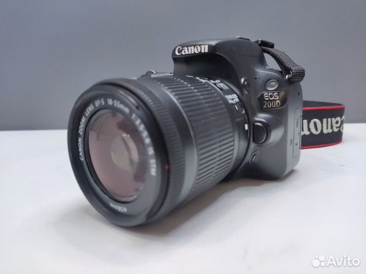 Фотоаппарат Canon 200D + объектив 18-55 (kit)