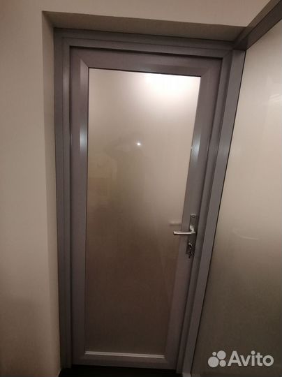 Стеклянная алюминиевая дверь