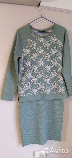 Костюм с юбкой