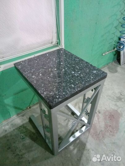 Журнальный каменный стол