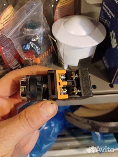 Кнопка зеленая ablfs-22 1з+1р плоская с подсветкой