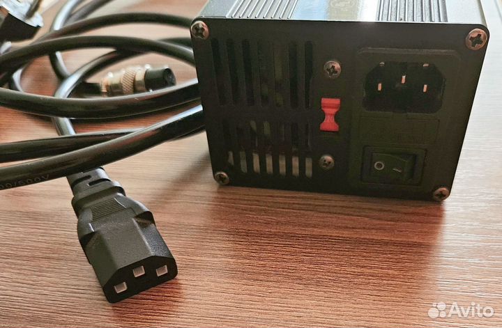 Зарядное устройство 67.2V-5A