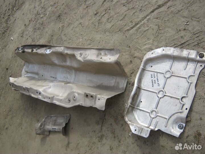 Тепловой экран глушителя кардана бензобака Tiguan