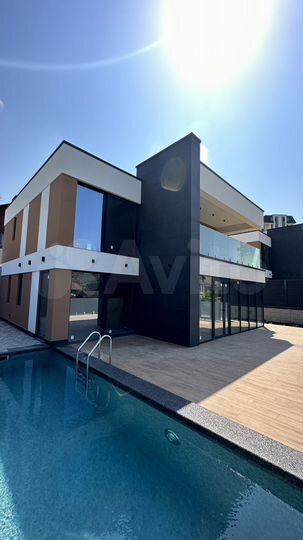 Дом 296 м² на участке 5 сот.