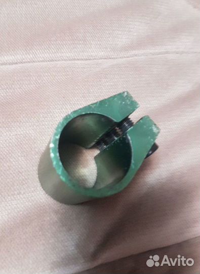 Зажим для трюкового самоката