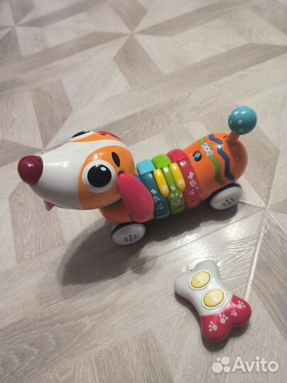 Музыкальный щенок на пульте управления