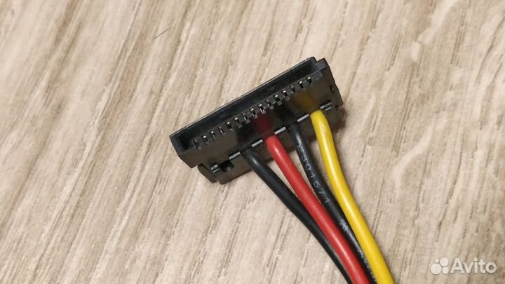 Кабель питания Molex-2xsata угловые