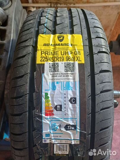 Roadmarch Prime UHP 08 225/45 R19