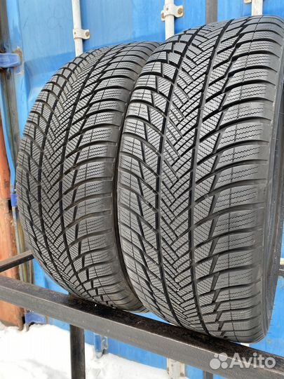 Bridgestone Blizzak LM-001 235/50 R19