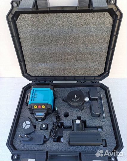 Аккумуляторный лазерный уровень Makita 4D (Арт.751