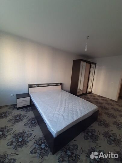 Кровать с матрасом