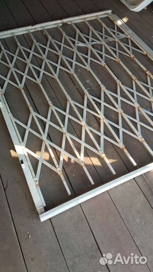 Металлическая раздвижная решетка