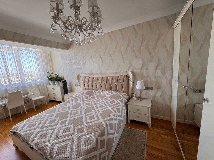 2-к. квартира, 80 м², 9/10 эт.