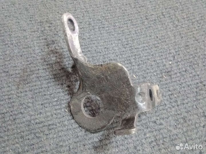 Монтажный кронштейн двигателя Мерседес с 180 w202