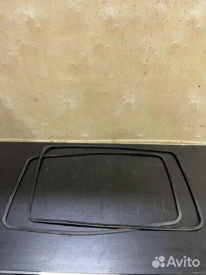 Уплотнительная резинка люка Мерседес w211