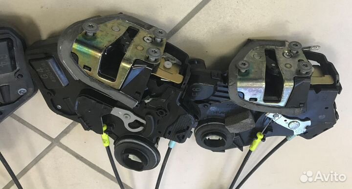 Замок двери toyota crown GRS182 (Тойота Краун)