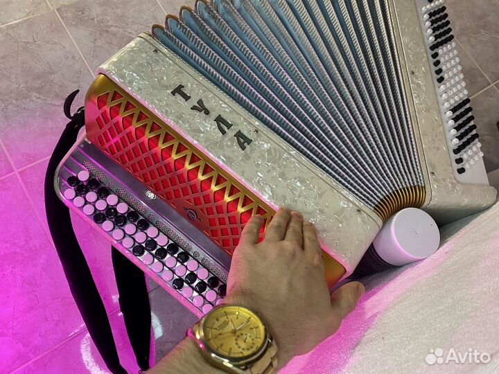 Тульский Белый баян. Золотая решётка. Бн 39