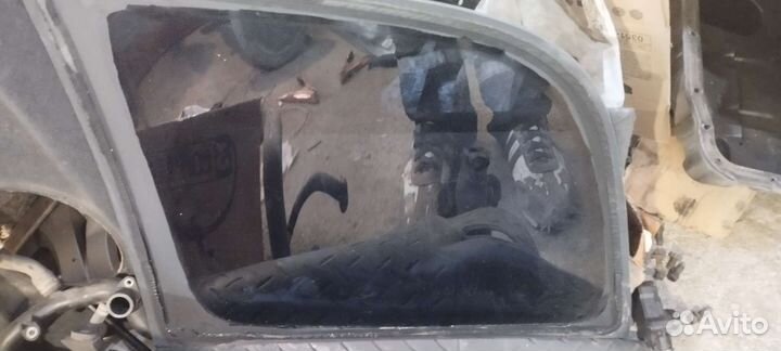 Стекло задней правой форточки mercedes w414